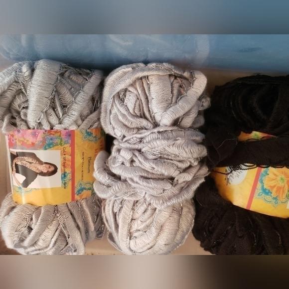 😄Pick 3/$24: Yarn Bee, Show Off! Three Skeins, Silver and Black. - Picture 1 of 4